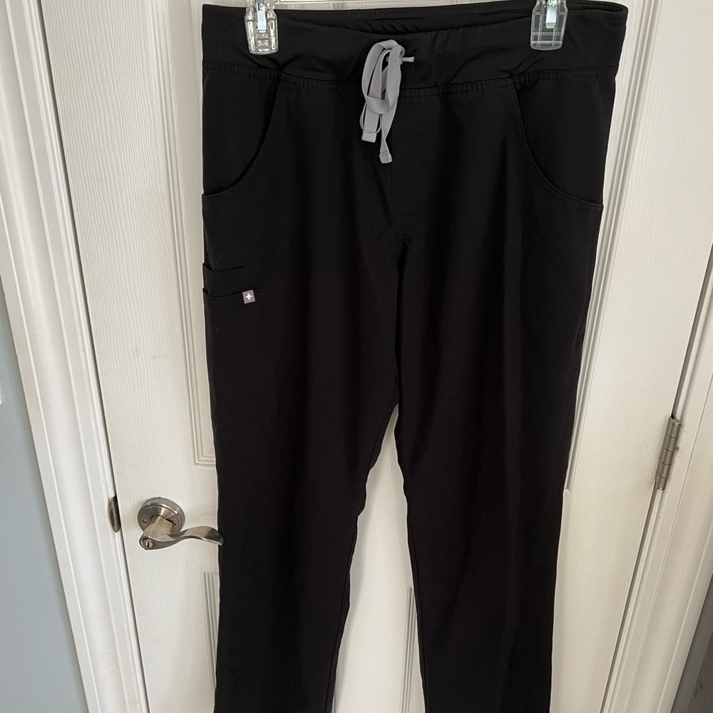 Figs black cade cargo scrubs size medium